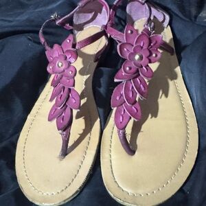 Cute pink/purplish sandals for everyday wear. Little flower decor.
